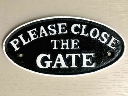 close the gate sign -black